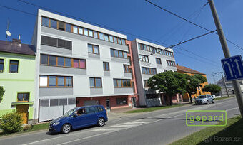 Zděný byt 3kk s balkonem, sklepem a parkovacím místem.