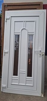 Dveře vchodové plasat.107x215cm levé dovnitř otv. bílé vč. k