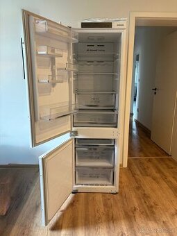 Vestavná chladnička s mrazničkou Samsung BRB260030WW/EF