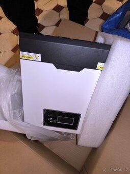 Hybridní měnič napětí REVO VM3200-24