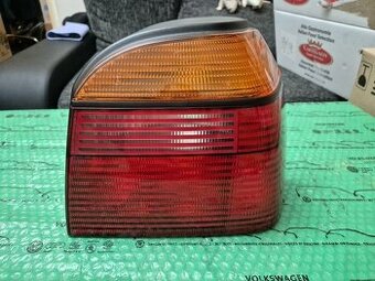 pravé zadní světlo VW Golf III 1H6945112A