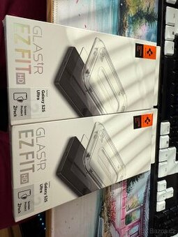Prodám skla Spigen 4 ks pro Samsung Galaxy S25 Ultra