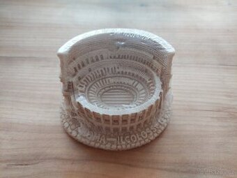 Mramorová zmenšenina kolosea Řím - koloseum v Římě, Itálie