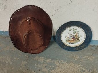 Prodám kožený klobouk a talíř
