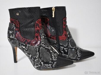 Dámské kotníkové boty na podpatku, vel. 39