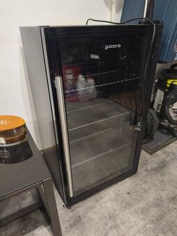 Chladicí vitrína Guzzanti GZ 85 – 80 l, černá