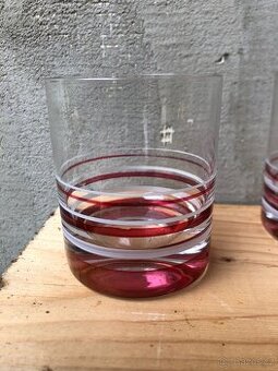 Růžové skleničky