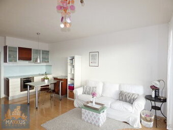 Prodej světlého bytu 1+kk/B (38 m2), Praha 8 -Troja, Hnězden