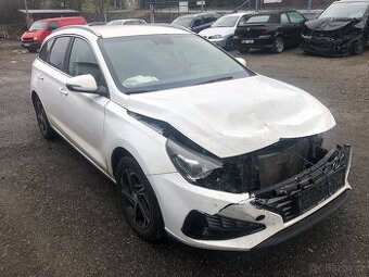 Hyundai I30 combi 1.5i facelift   KAMERA   POJÍZDNÉ