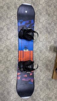 Snowboard K2 140cm s vázáním Atomic