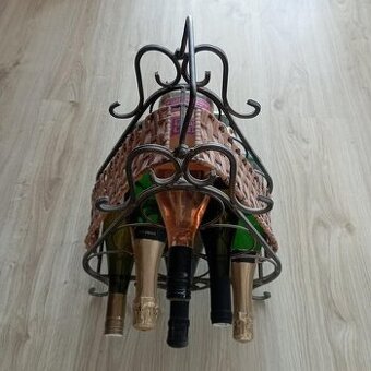 Stojan kovový plus boky z ratanu na 6 lahví