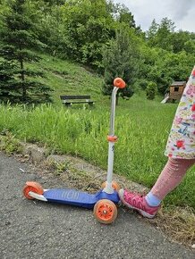 Koloběžka svítí kolecka