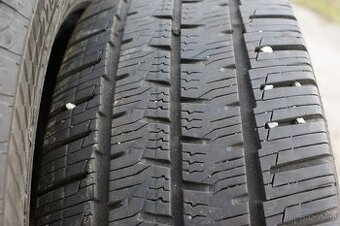 4ks pneu 225/70/15 C 2ks jsou zimni + 2ks celorocni 15C R15