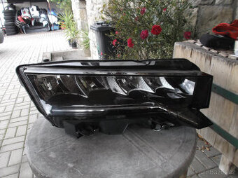 ŠKODA OCTAVIA 4 SVĚTLA-BLATNÍKY-NÁRAZNÍKY-DVEŘE