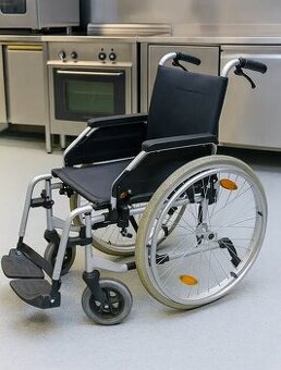 Invalidní vozík bržděný B+B šířka sedu 45cm