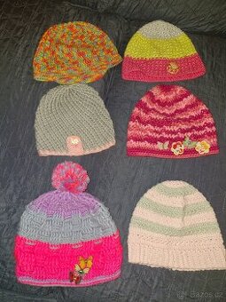 Sada háčkovaných čepiček pro 3-5 letou holčičku