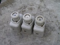 Porcelánový držák pojistek