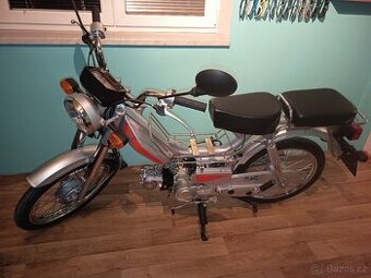 Jawa Betka 50ccm a Aprilia Scarabeo 250ie