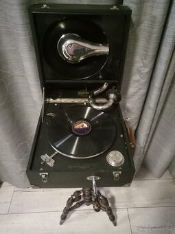 Kufříkový gramofon "Parlophone"