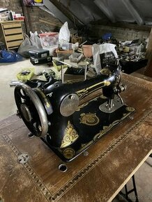 Šlapací šicí stroj