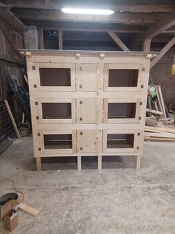 Kralikarna s krmelci na seno