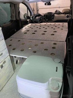 🚌 Vestavba do Citroën Berlingo (r. 2014) + střešní box Hakr