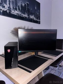 Herní počítač s monitorem