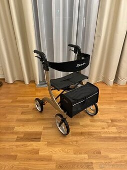 Čtyřkolové chodítko odlehčené šampaň DMA