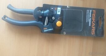 Fiskars P90