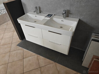 Laufen BASE skříňka pod umyvadlo115,9x53,1x43,8bílá lesk