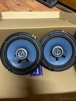 Reproduktory do auta.