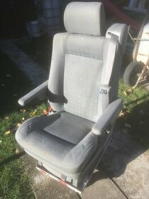 Otočná sedačka VW T4 do druhé řady