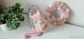 Šitá dekorace kočka růžová