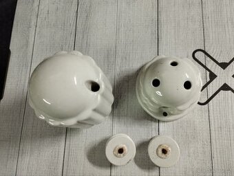 Staré porcelánové závaží z lustru