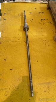 Kuličkový šroub s matkou D40 stoupání 8mm prac. délka 120cm