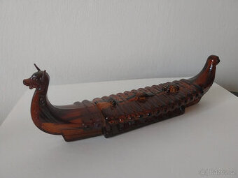 Skleněná vikingská loď (drakar) z 80tých let, toalet.voda