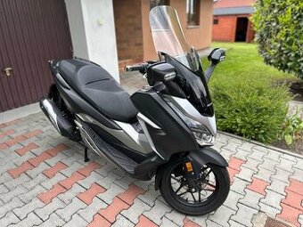 Honda Forza 300 malý nájezd,super stav