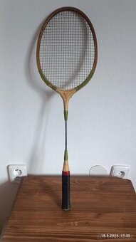 Staré dvě badmintonové pálky Artis - 1