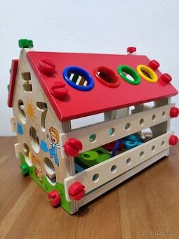 Dřevěný domeček 5v1 – xylofon, tvary, čísla, motorika