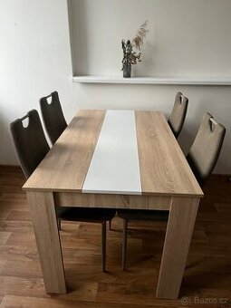 Jídelní stůl + 4 židle