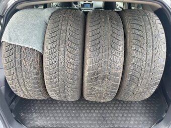 Zimní pneu Nokian 225/16/R18