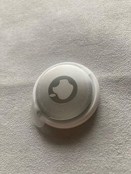 Apple AirTag lokátor