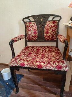 Historické křeslo z dob Rakousko-Uherska