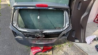 Páté dveře Opel Meriva 2011