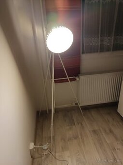 Stojací lampa