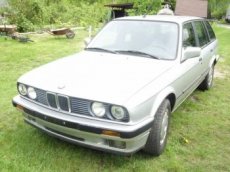 BMW E30 Touring 316i benzin, 1 majitel najeto jen 99 000 km.