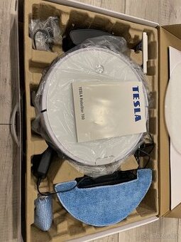 Tesla robotický vysavač