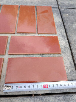 Obkladačky venkovní-Chlumčanské pásky zánovní, cca 1800 ks