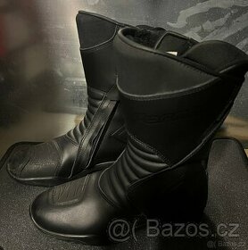 1. Moto boty FORMA MAJESTIC 42