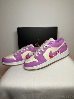 Nike Jordan 1 Low SE (velikost 38)